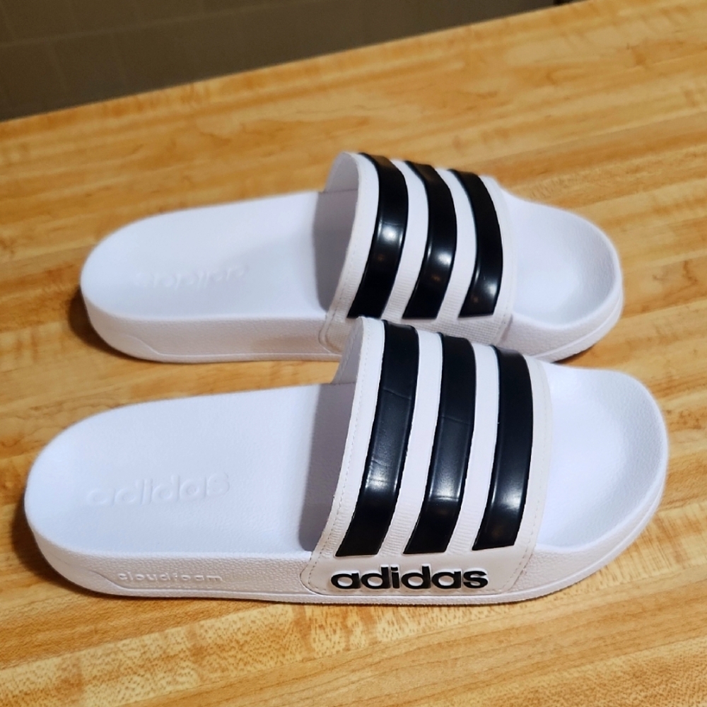 ADIDAS SLIDES